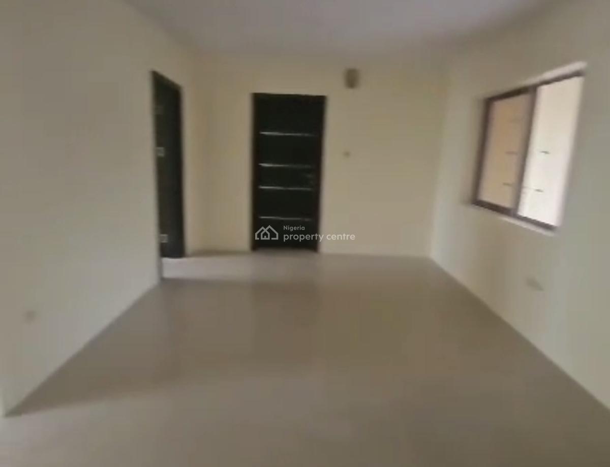 Spacious Standard 3 Bedroom Apartment, Oyadiran Estate, Sabo, Yaba, Lagos, Flat / Apartment for Rent