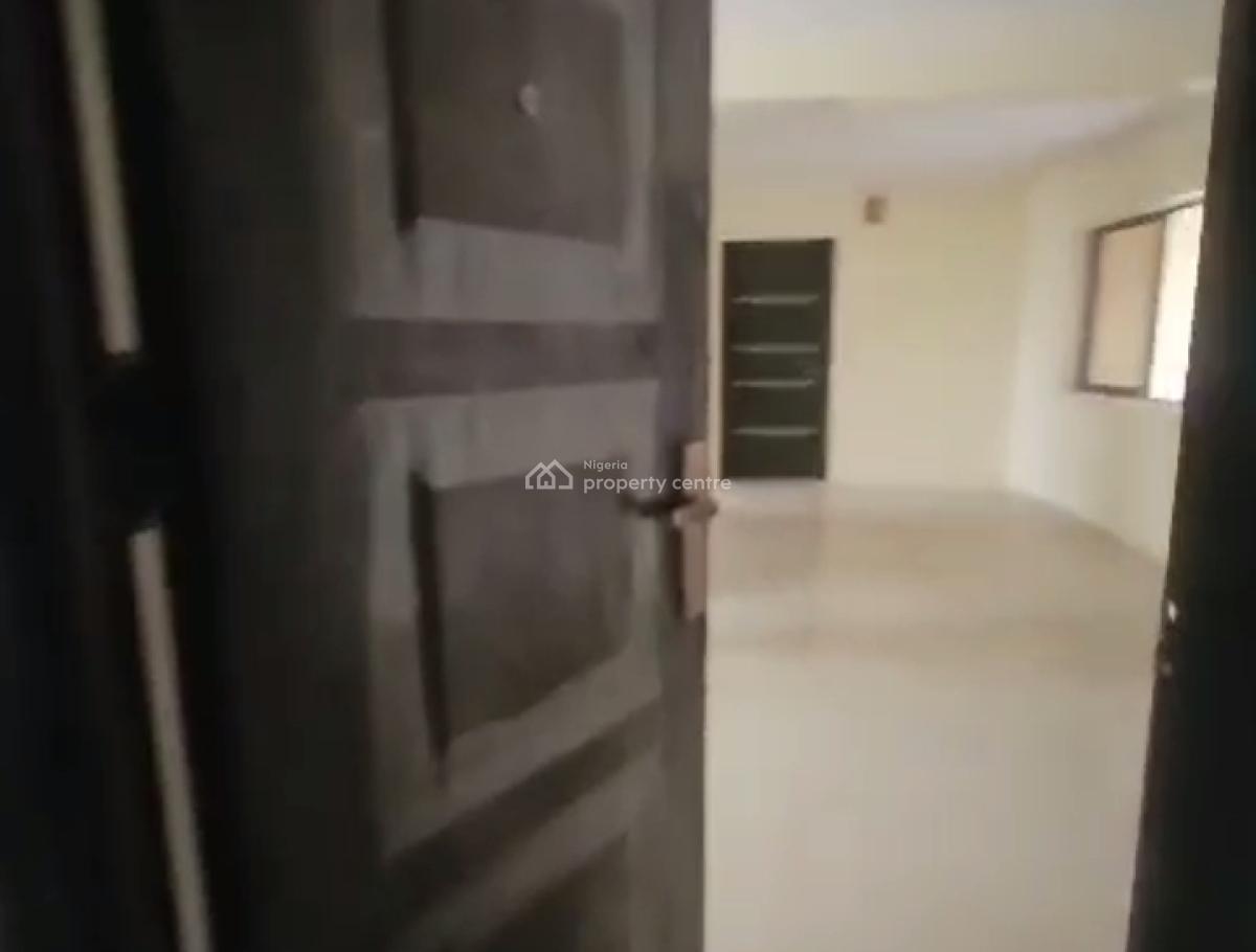 Spacious Standard 3 Bedroom Apartment, Oyadiran Estate, Sabo, Yaba, Lagos, Flat / Apartment for Rent
