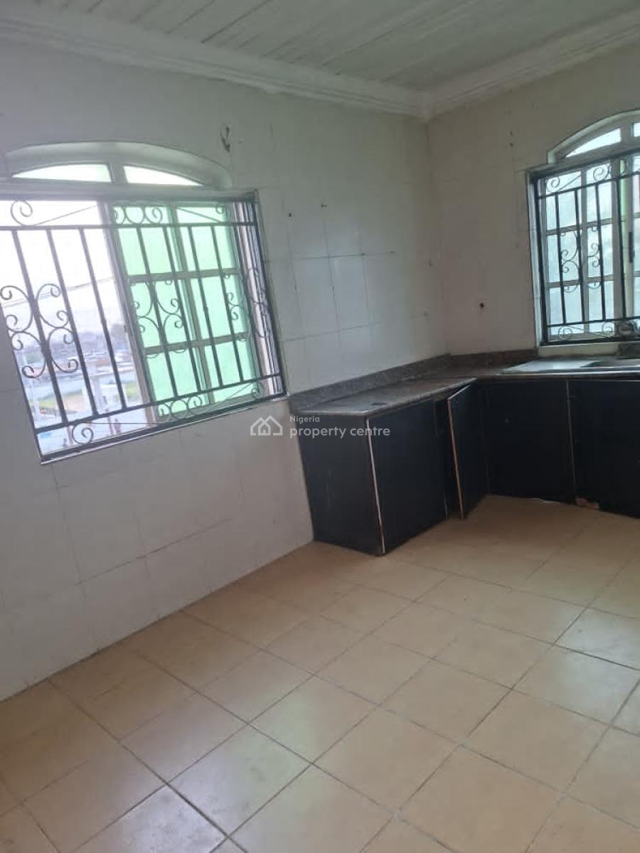 2 Bedroom Apartment Upstairs, Jakande  (lekki Concrete Road), Lekki, Lagos, Flat / Apartment for Rent