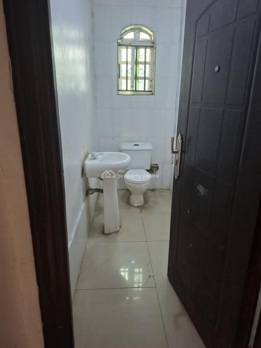 2 Bedroom Apartment Upstairs, Jakande  (lekki Concrete Road), Lekki, Lagos, Flat / Apartment for Rent