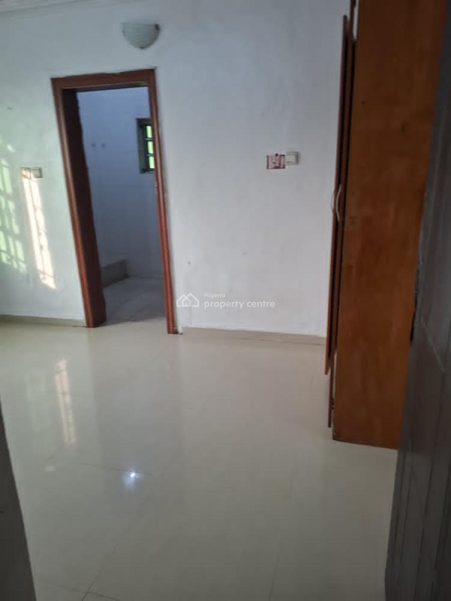2 Bedroom Apartment Upstairs, Jakande  (lekki Concrete Road), Lekki, Lagos, Flat / Apartment for Rent