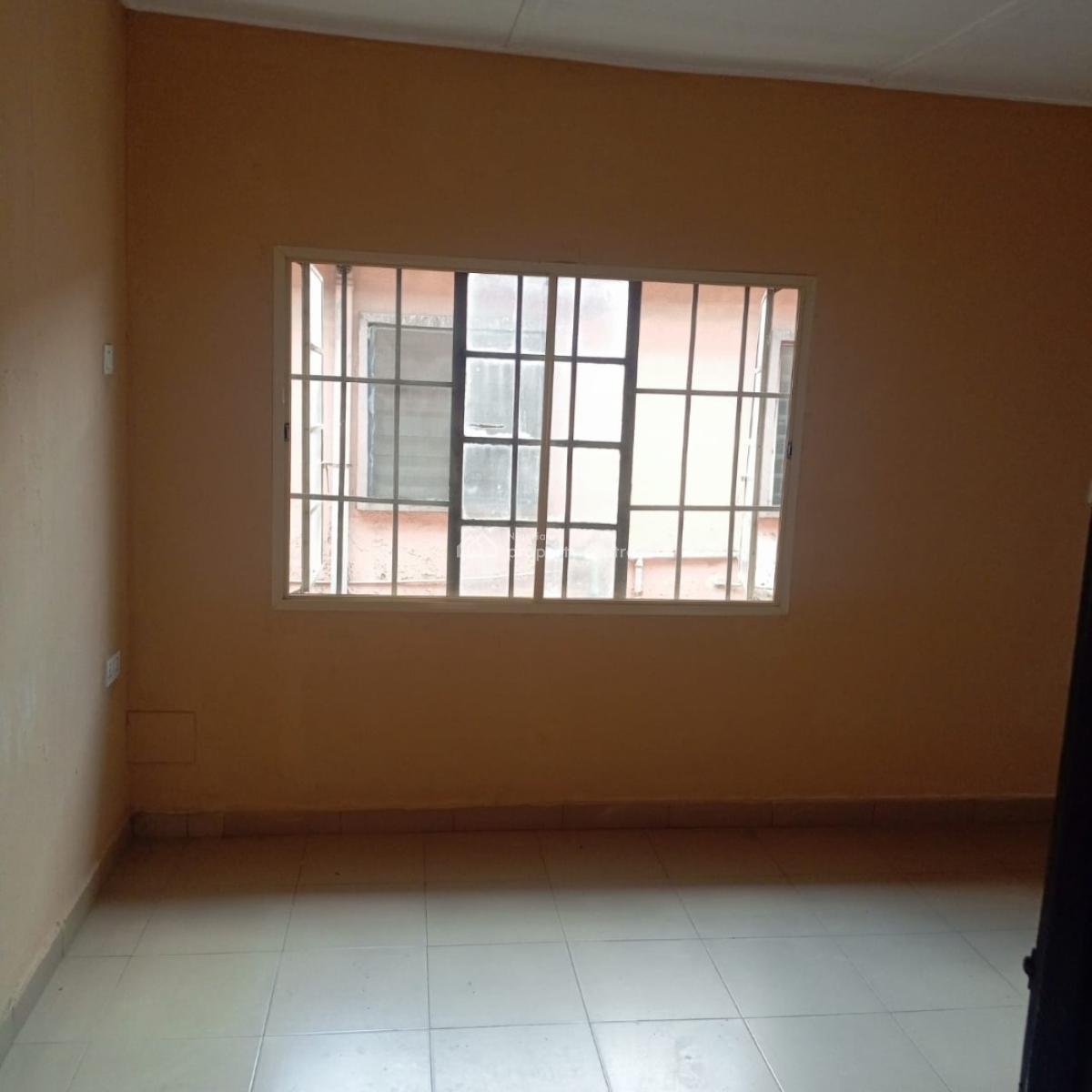 Newly Renovated 4bedroom Flat Upstairs in Surulere, Off Adekunle Kuye Street Surulere Lagos, Kilo, Surulere, Lagos, Flat / Apartment for Rent