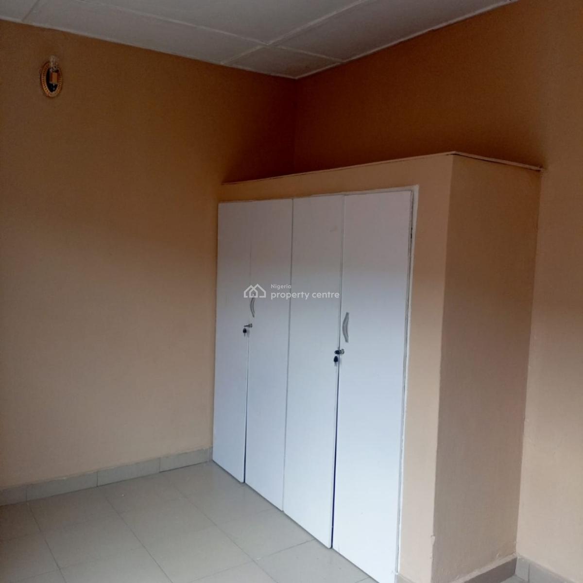 Newly Renovated 4bedroom Flat Upstairs in Surulere, Off Adekunle Kuye Street Surulere Lagos, Kilo, Surulere, Lagos, Flat / Apartment for Rent