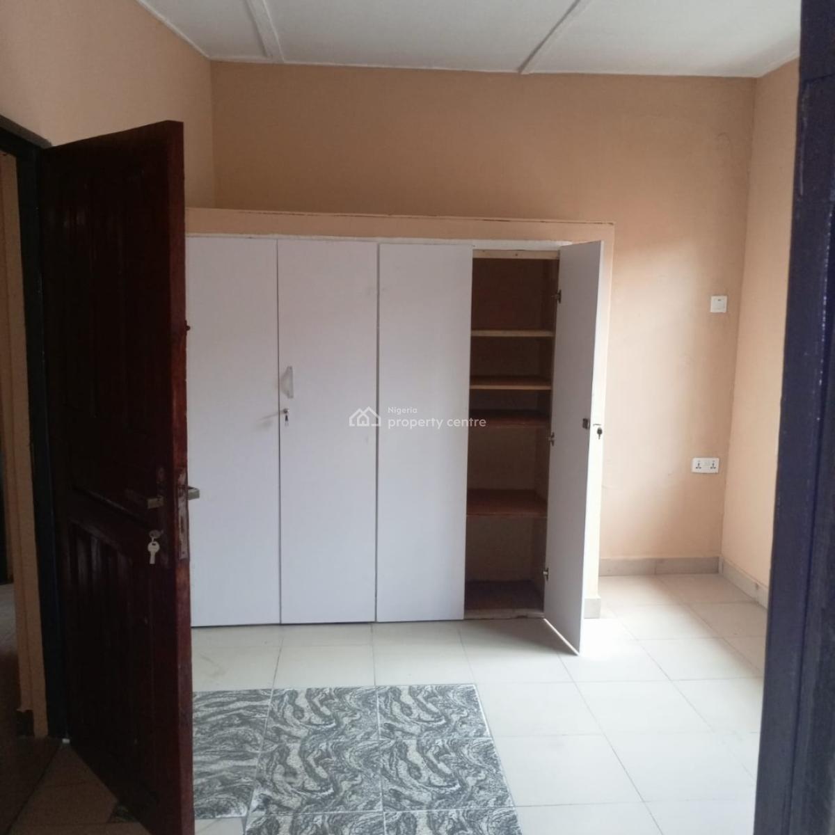 Newly Renovated 4bedroom Flat Upstairs in Surulere, Off Adekunle Kuye Street Surulere Lagos, Kilo, Surulere, Lagos, Flat / Apartment for Rent