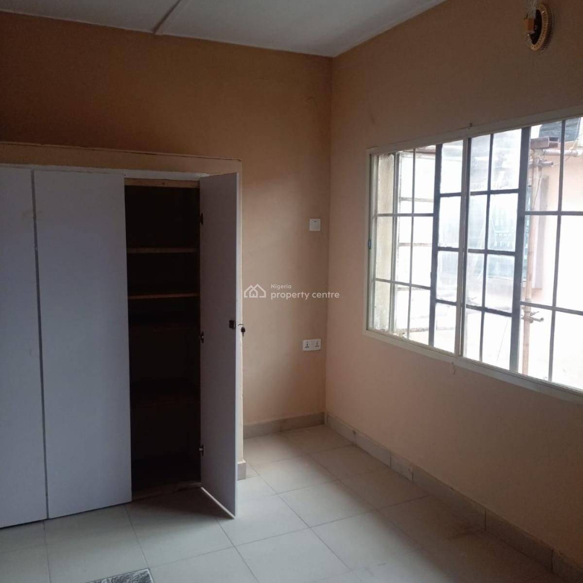 Newly Renovated 4bedroom Flat Upstairs in Surulere, Off Adekunle Kuye Street Surulere Lagos, Kilo, Surulere, Lagos, Flat / Apartment for Rent