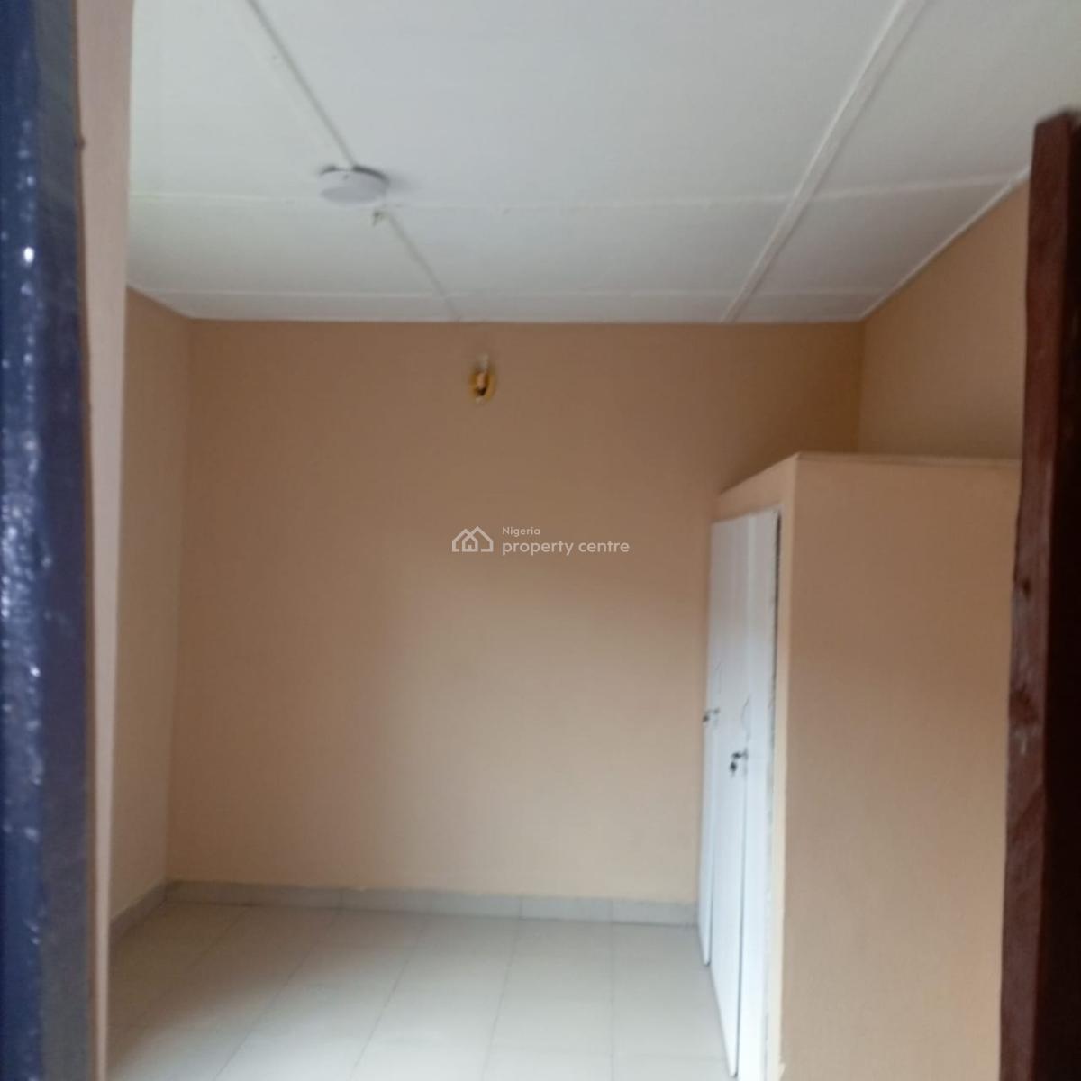 Newly Renovated 4bedroom Flat Upstairs in Surulere, Off Adekunle Kuye Street Surulere Lagos, Kilo, Surulere, Lagos, Flat / Apartment for Rent