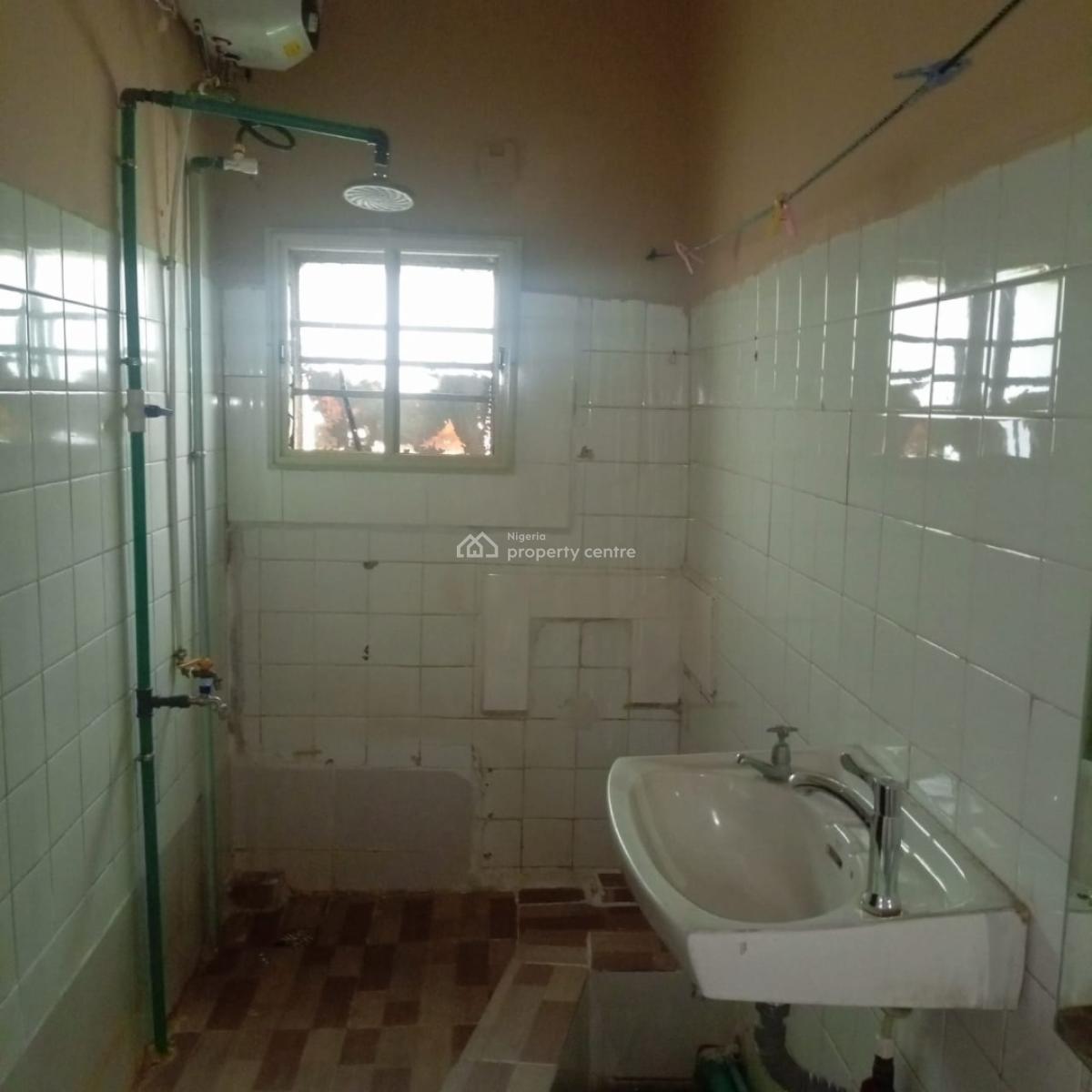 Newly Renovated 4bedroom Flat Upstairs in Surulere, Off Adekunle Kuye Street Surulere Lagos, Kilo, Surulere, Lagos, Flat / Apartment for Rent