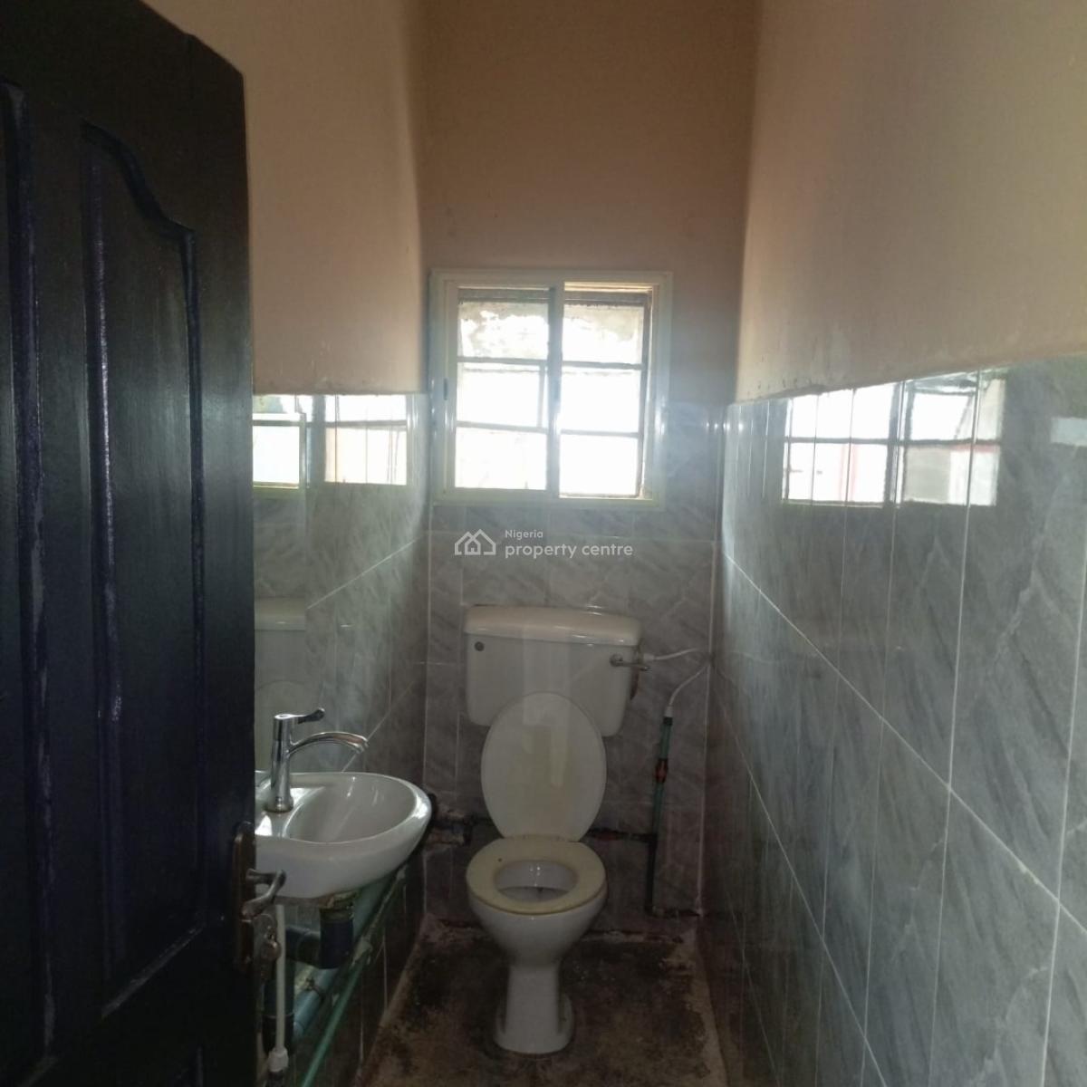 Newly Renovated 4bedroom Flat Upstairs in Surulere, Off Adekunle Kuye Street Surulere Lagos, Kilo, Surulere, Lagos, Flat / Apartment for Rent