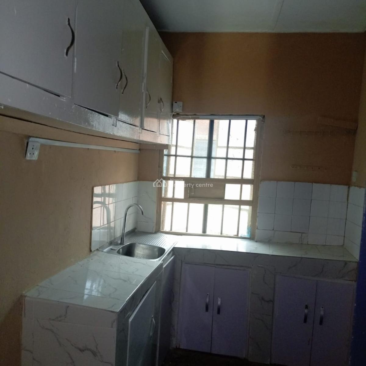 Newly Renovated 4bedroom Flat Upstairs in Surulere, Off Adekunle Kuye Street Surulere Lagos, Kilo, Surulere, Lagos, Flat / Apartment for Rent