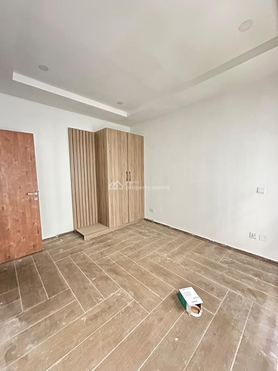 Classic 1 Bedroom Apartment with an Elevator in a Secure Estate, Lekki Phase1, Lekki, Lagos, Flat / Apartment for Sale