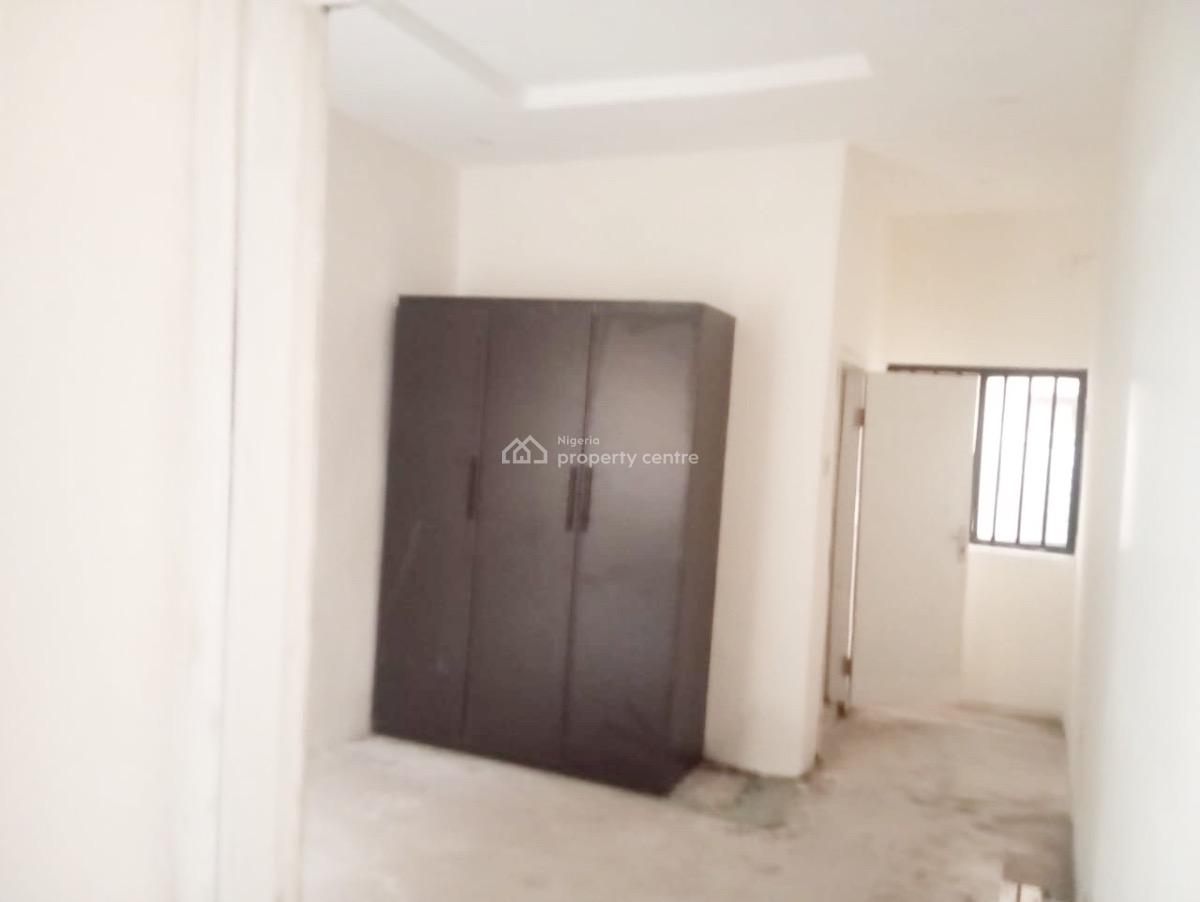 a Well Maintained Spacious 3 Bedroom Flat, Gra Phase 2, Magodo, Lagos, Flat / Apartment for Rent
