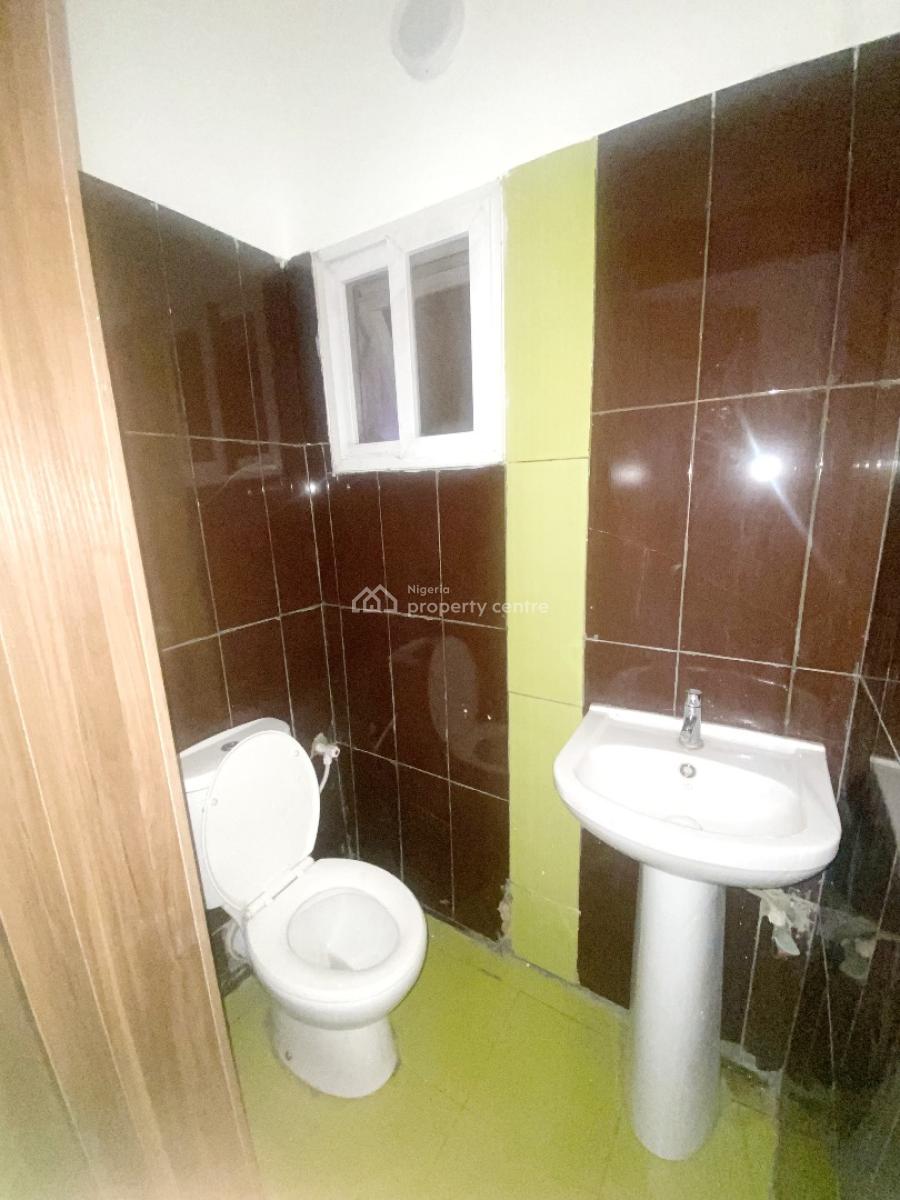 a Well Maintained Spacious 3 Bedroom Flat, Gra Phase 1, Magodo, Lagos, Flat / Apartment for Rent