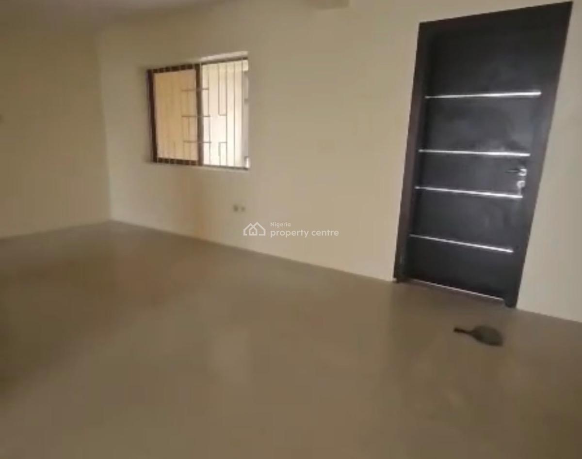 Spacious 3 Bedroom Apartment, Yaba, Lagos, Flat / Apartment for Rent