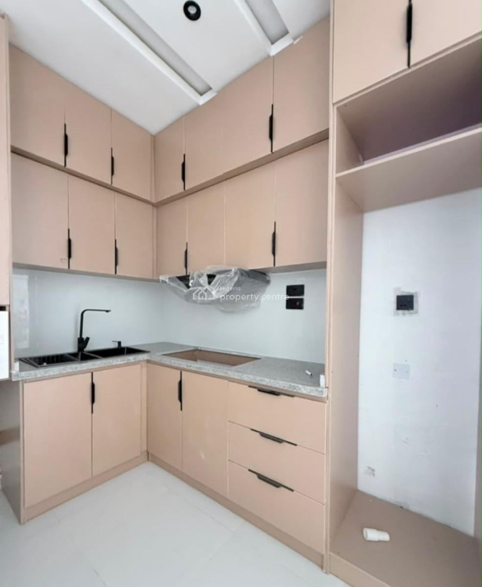 Newly Built and Serviced with 24/7 Power Supply 2 Bedroom En-suite Fla, Lekki Phase 1, Lekki, Lagos, Flat / Apartment for Rent