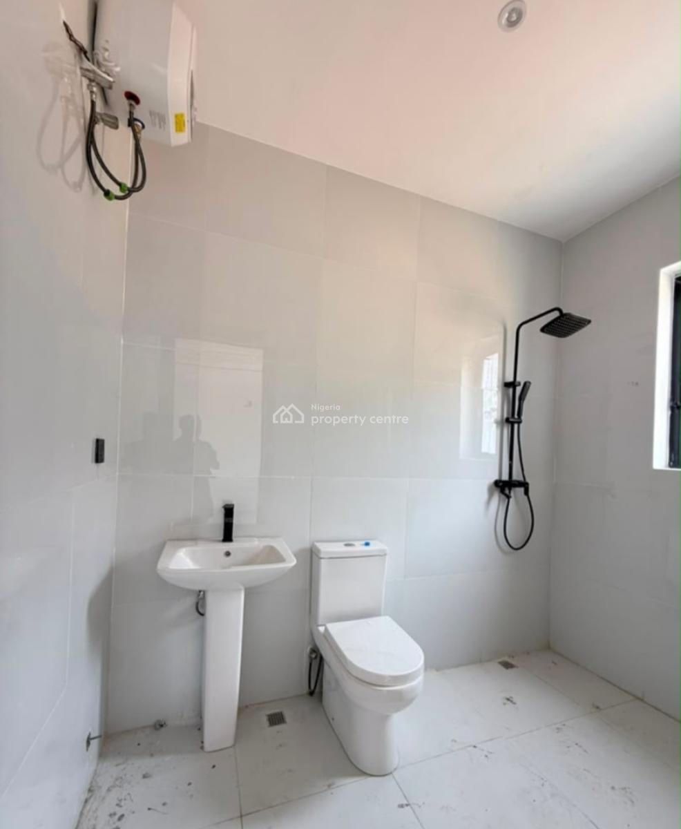 Newly Built and Serviced with 24/7 Power Supply 2 Bedroom En-suite Fla, Lekki Phase 1, Lekki, Lagos, Flat / Apartment for Rent