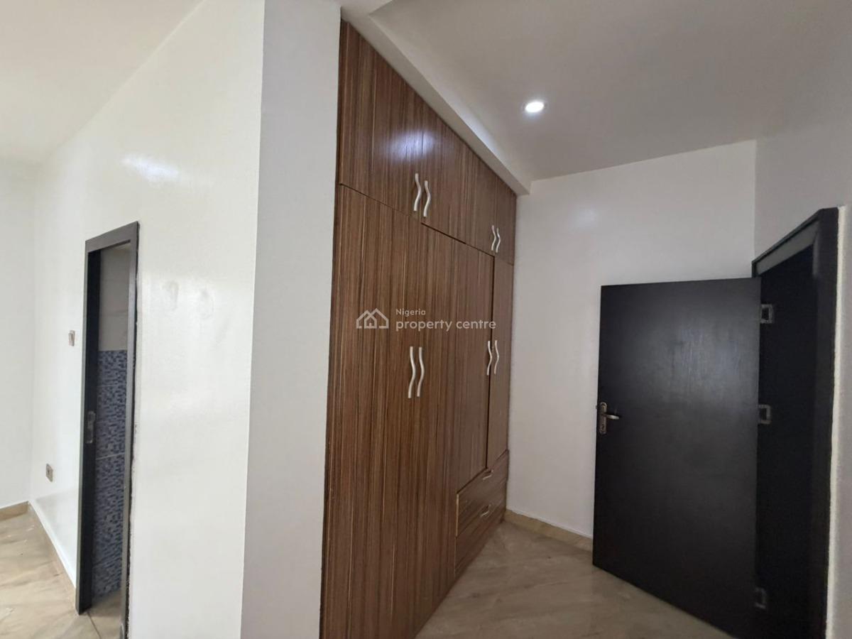 Services 2 Bedroom Flat with Gen and Ac., Jahi, Abuja, Flat / Apartment for Rent