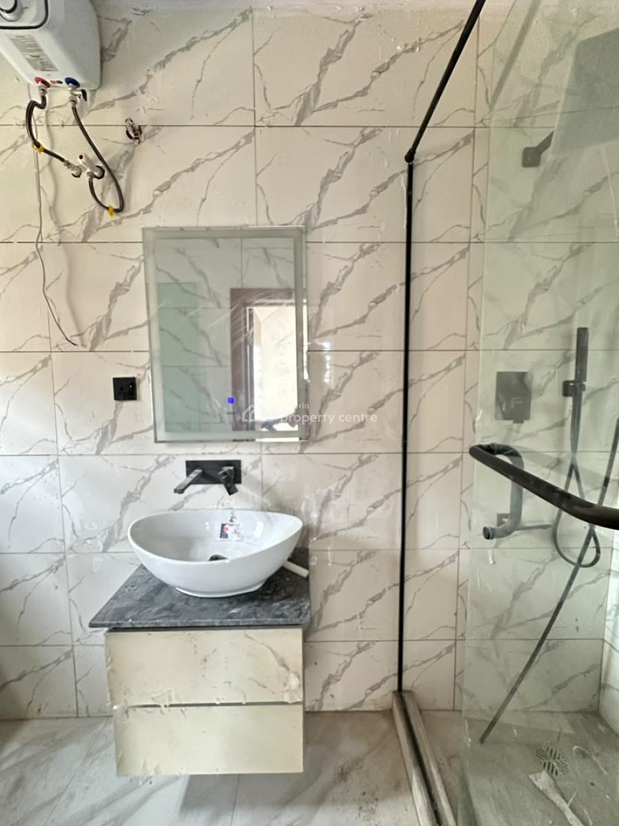 Exquisite 3 Bedroom Apartment with Gym, Swimming Pool and Elevator, Lekki Phase1, Lekki, Lagos, Flat / Apartment for Sale