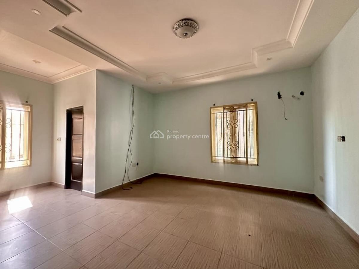 Well-finished 3-bedroom Apartment  Ologolo, Ologolo, Lekki, Lagos, Flat / Apartment for Rent
