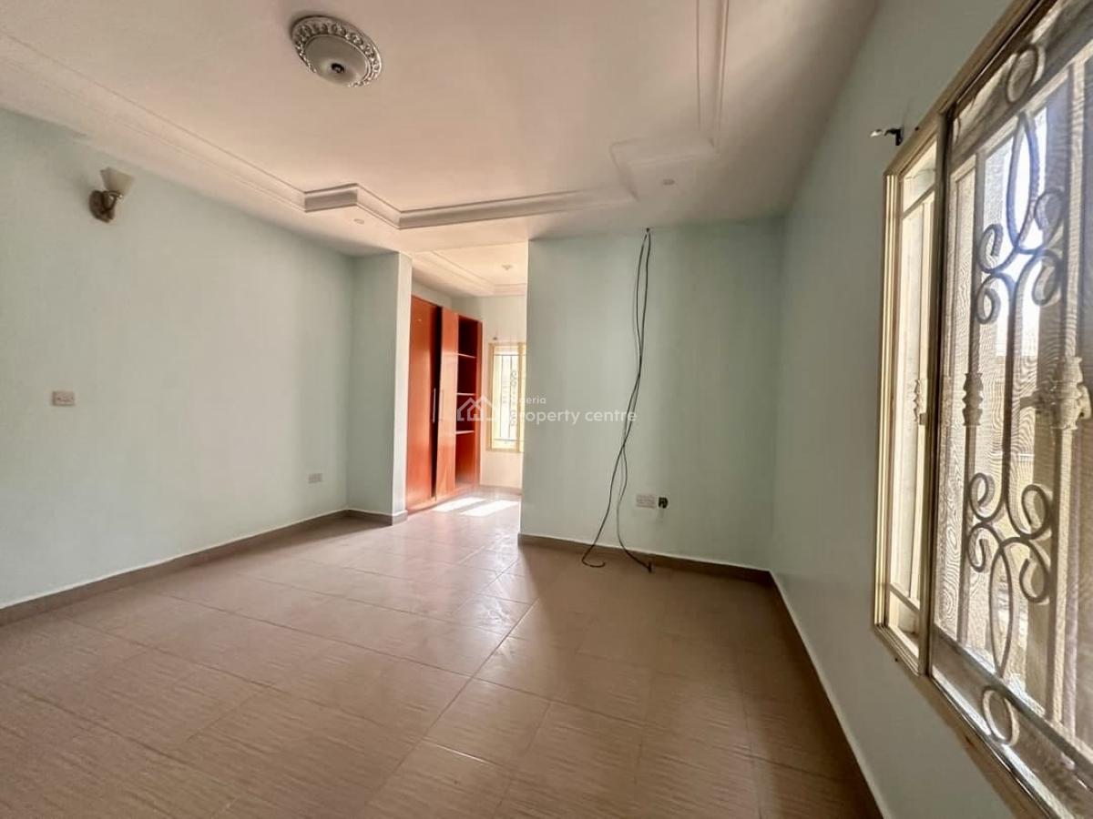 Well-finished 3-bedroom Apartment  Ologolo, Ologolo, Lekki, Lagos, Flat / Apartment for Rent
