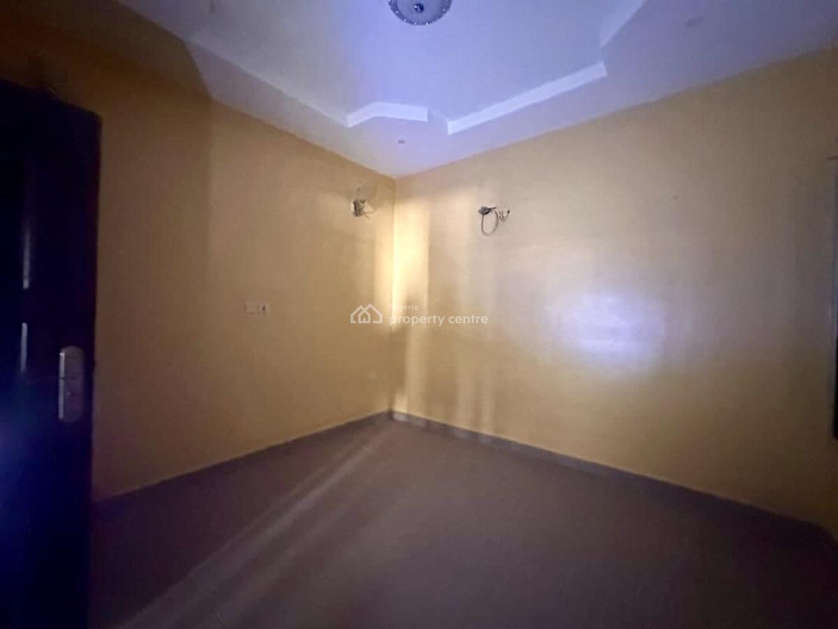 Well-finished 3-bedroom Apartment  Ologolo, Ologolo, Lekki, Lagos, Flat / Apartment for Rent