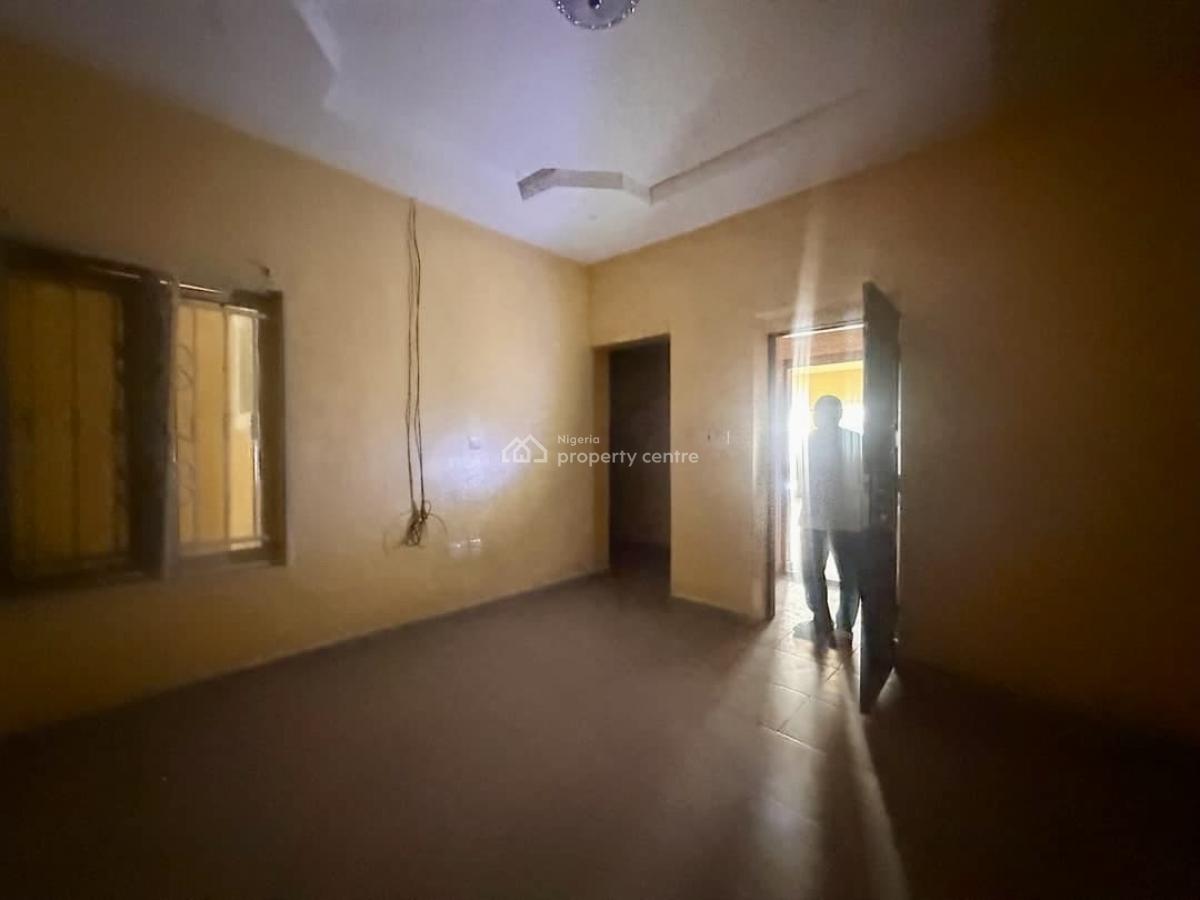 Well-finished 3-bedroom Apartment  Ologolo, Ologolo, Lekki, Lagos, Flat / Apartment for Rent