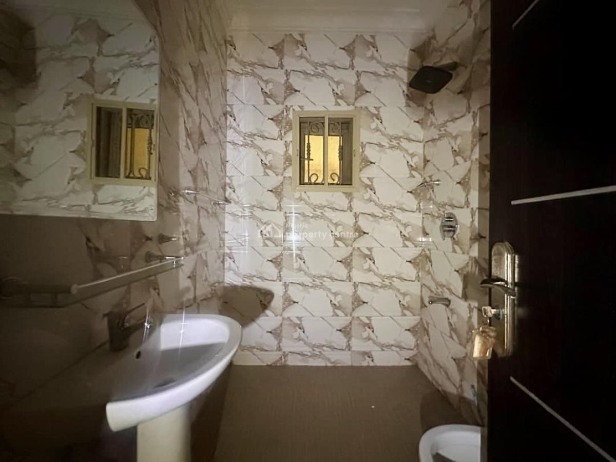 Well-finished 3-bedroom Apartment  Ologolo, Ologolo, Lekki, Lagos, Flat / Apartment for Rent