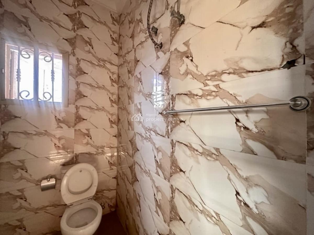 Well-finished 3-bedroom Apartment  Ologolo, Ologolo, Lekki, Lagos, Flat / Apartment for Rent