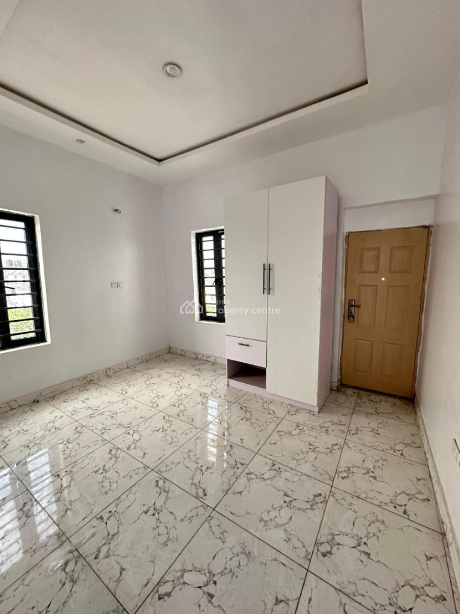 Well-built Luxury Spacious 1 Bedroom Apartment, Mobile Road, Ilaje, Ajah, Lagos, Flat / Apartment for Sale