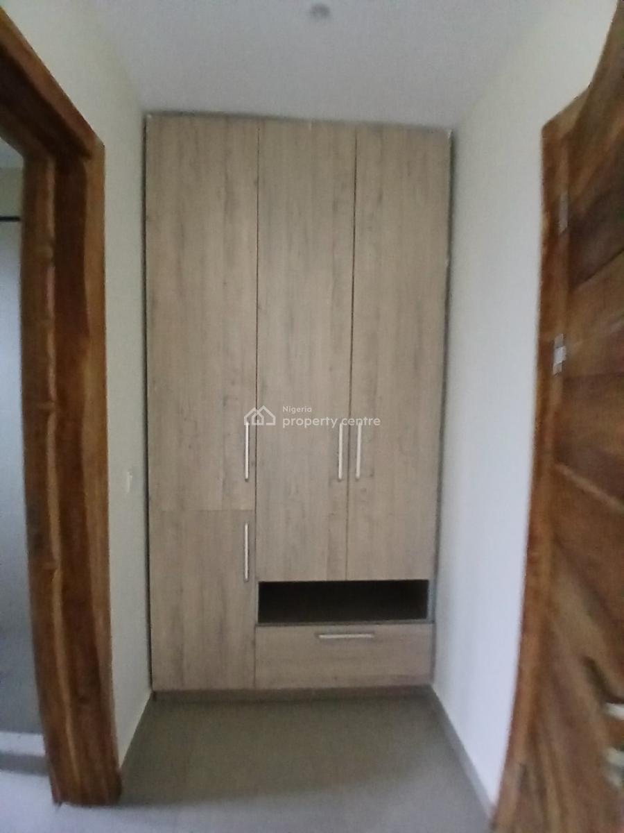 1 Room Bq, Elevator, Swimming Pool, Gym, 24/7 Power Supply, 24/7 Secur, Lekki Phase 1, Lekki, Lagos, Flat / Apartment for Rent