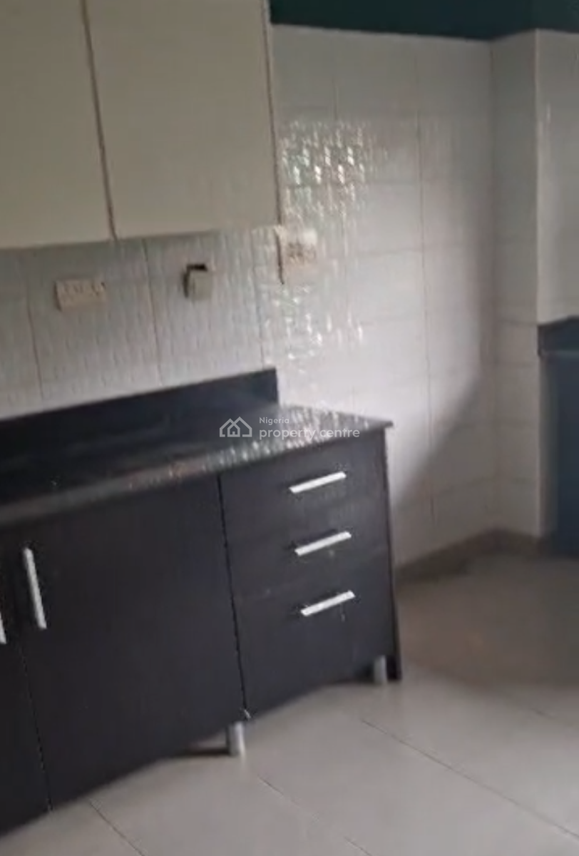 Decent 3 Bedroom Apartment, Maryland, Lagos, Flat / Apartment for Rent
