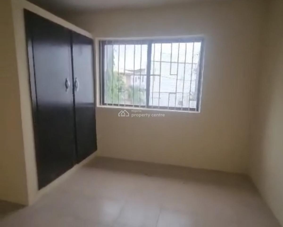 Spacious and Standard 3bedroom, Yaba, Lagos, Flat / Apartment for Rent