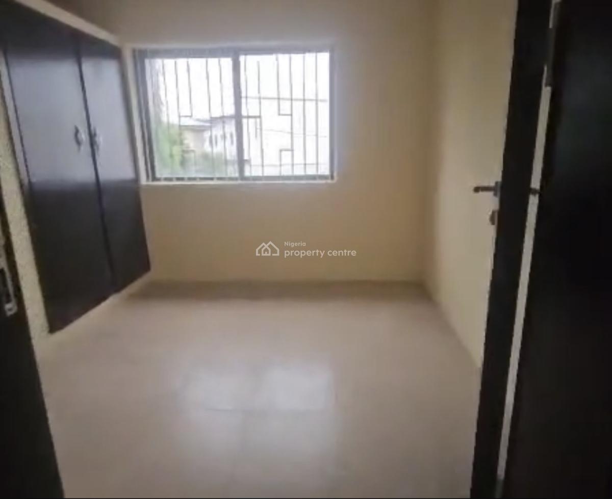 Spacious and Standard 3bedroom, Yaba, Lagos, Flat / Apartment for Rent