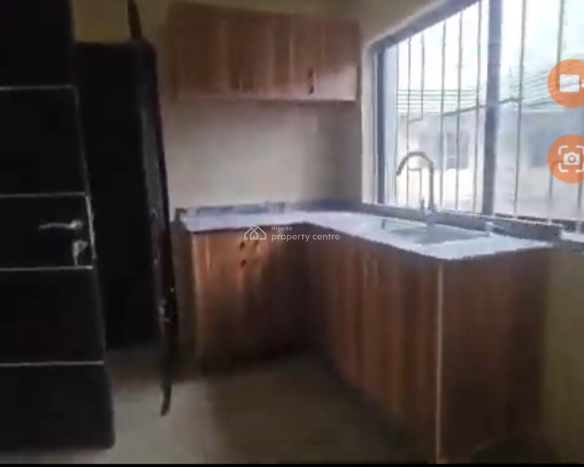 Lovely 3 Bedroom Apartment at Oyediran, Yaba, Oyadiran Estate, Yaba, Yaba, Lagos, Flat / Apartment for Rent