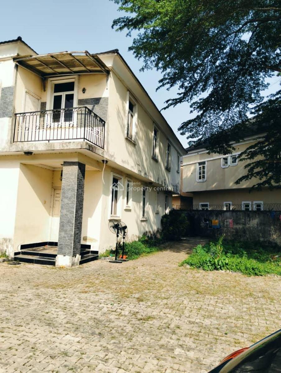 Distress Property 4bedroom Dupkex + a Room &parlor Bq on  640sqm Land, Lekki County Ikota ,lekki ,lagos ,nigeria, Ikota, Lekki, Lagos, Detached Duplex for Sale