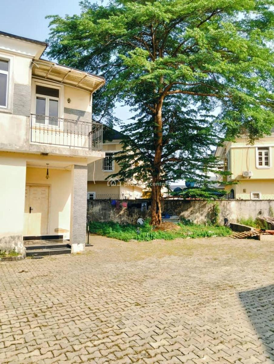 Distress Property 4bedroom Dupkex + a Room &parlor Bq on  640sqm Land, Lekki County Ikota ,lekki ,lagos ,nigeria, Ikota, Lekki, Lagos, Detached Duplex for Sale