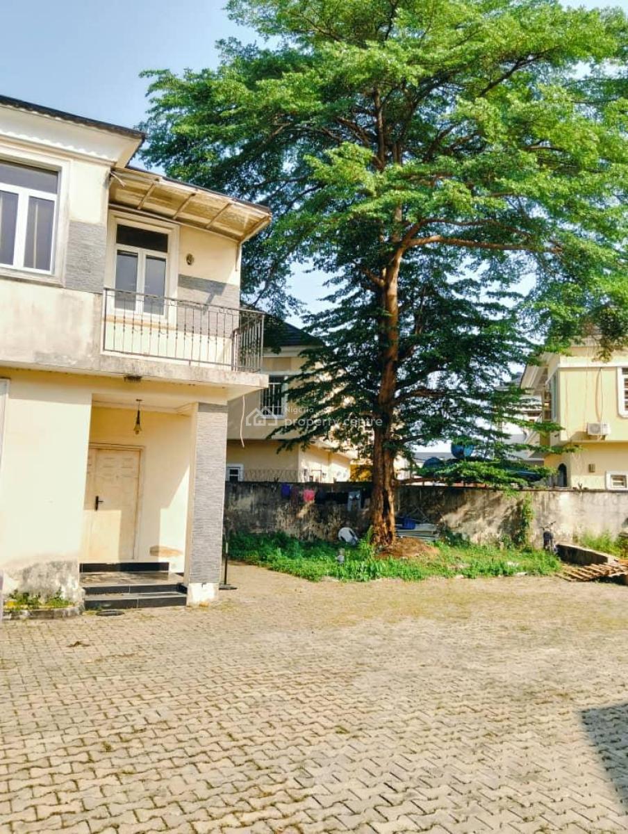 Distress Property 4bedroom Dupkex + a Room &parlor Bq on  640sqm Land, Lekki County Ikota ,lekki ,lagos ,nigeria, Ikota, Lekki, Lagos, Detached Duplex for Sale