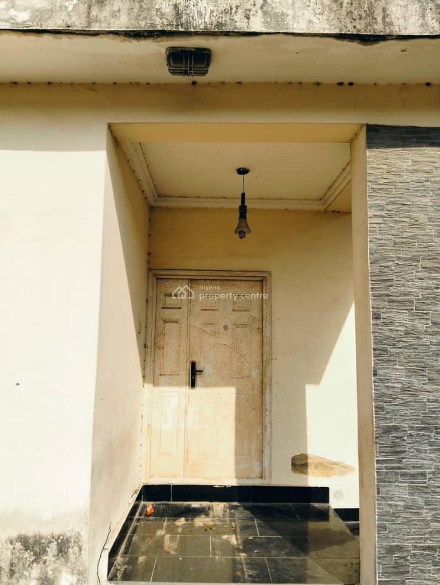 Distress Property 4bedroom Dupkex + a Room &parlor Bq on  640sqm Land, Lekki County Ikota ,lekki ,lagos ,nigeria, Ikota, Lekki, Lagos, Detached Duplex for Sale