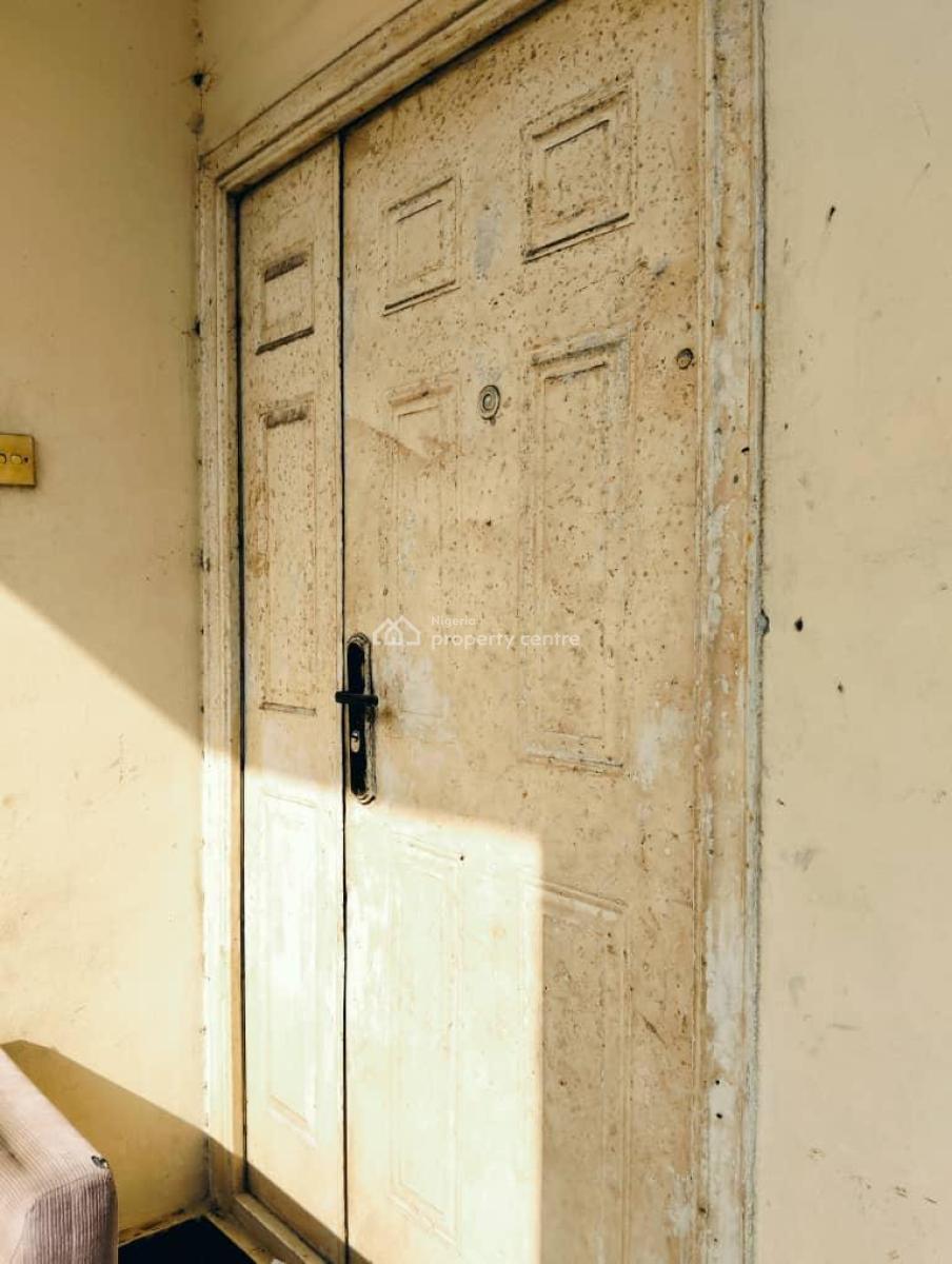 Distress Property 4bedroom Dupkex + a Room &parlor Bq on  640sqm Land, Lekki County Ikota ,lekki ,lagos ,nigeria, Ikota, Lekki, Lagos, Detached Duplex for Sale