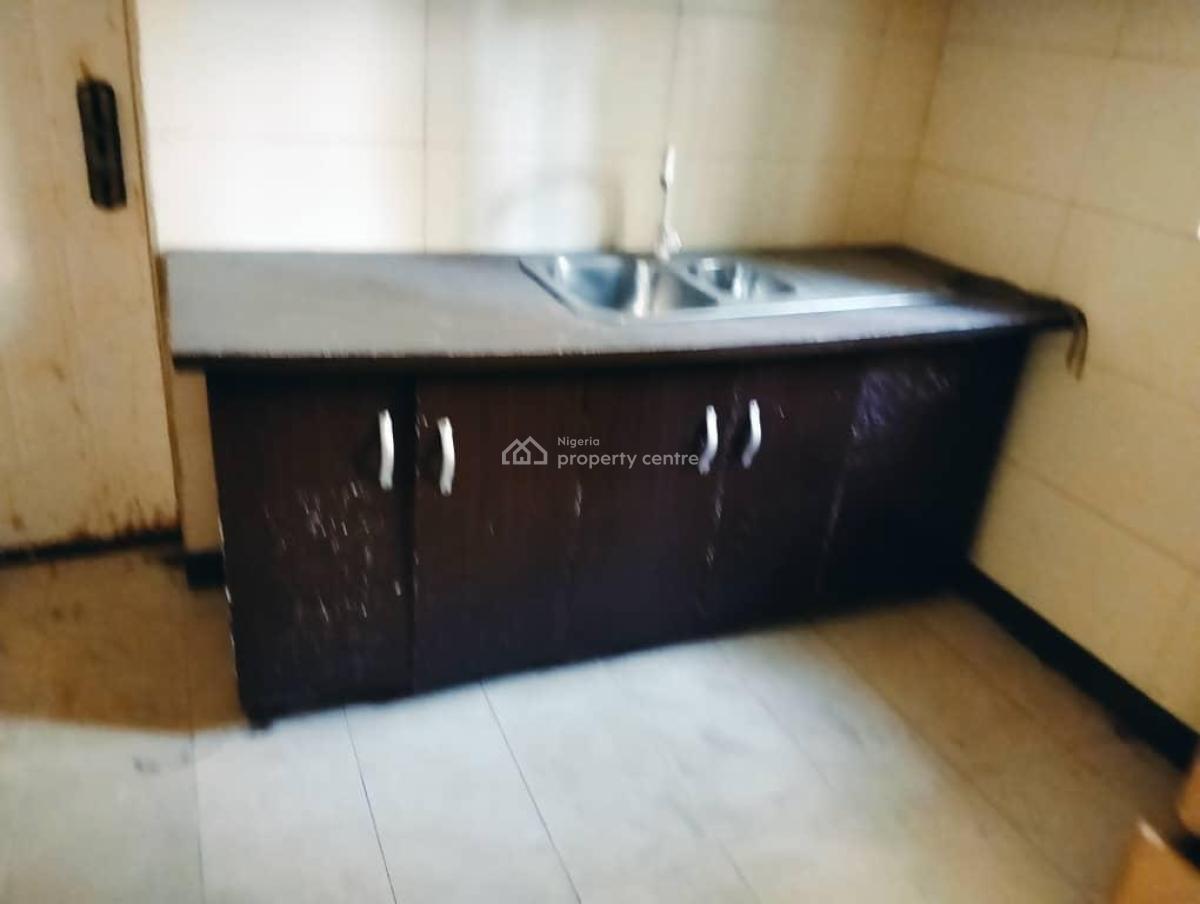 Distress Property 4bedroom Dupkex + a Room &parlor Bq on  640sqm Land, Lekki County Ikota ,lekki ,lagos ,nigeria, Ikota, Lekki, Lagos, Detached Duplex for Sale