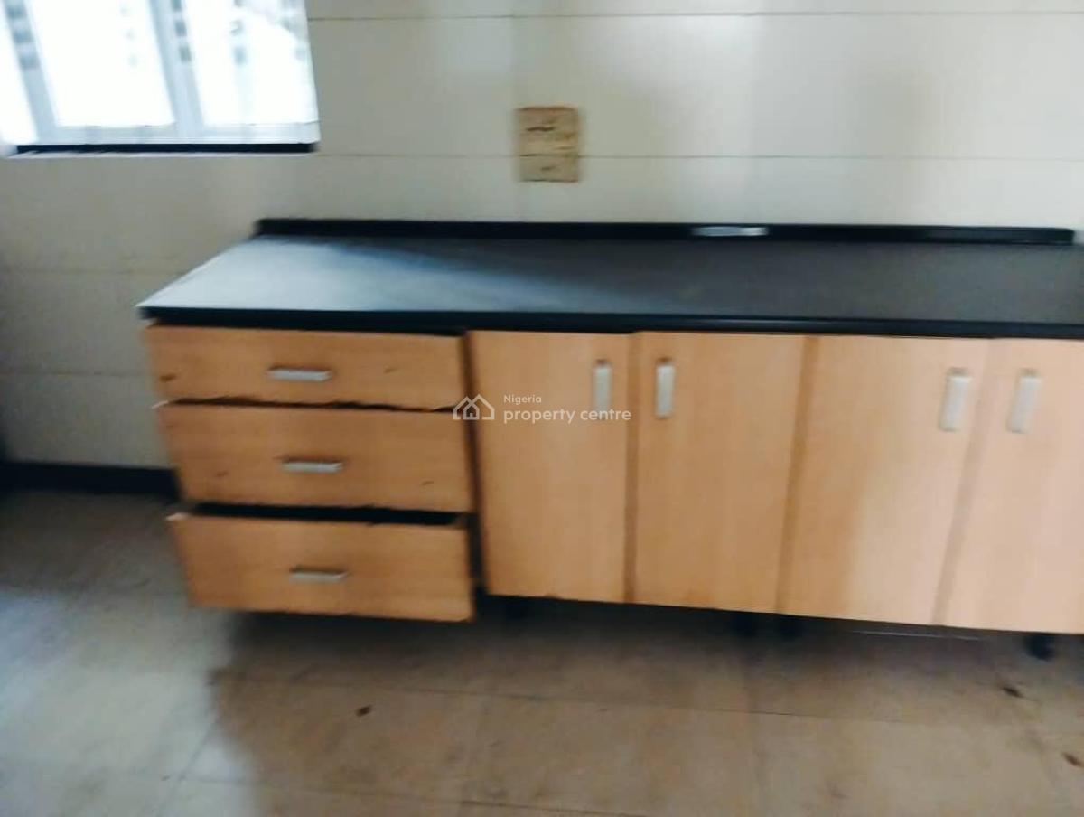 Distress Property 4bedroom Dupkex + a Room &parlor Bq on  640sqm Land, Lekki County Ikota ,lekki ,lagos ,nigeria, Ikota, Lekki, Lagos, Detached Duplex for Sale