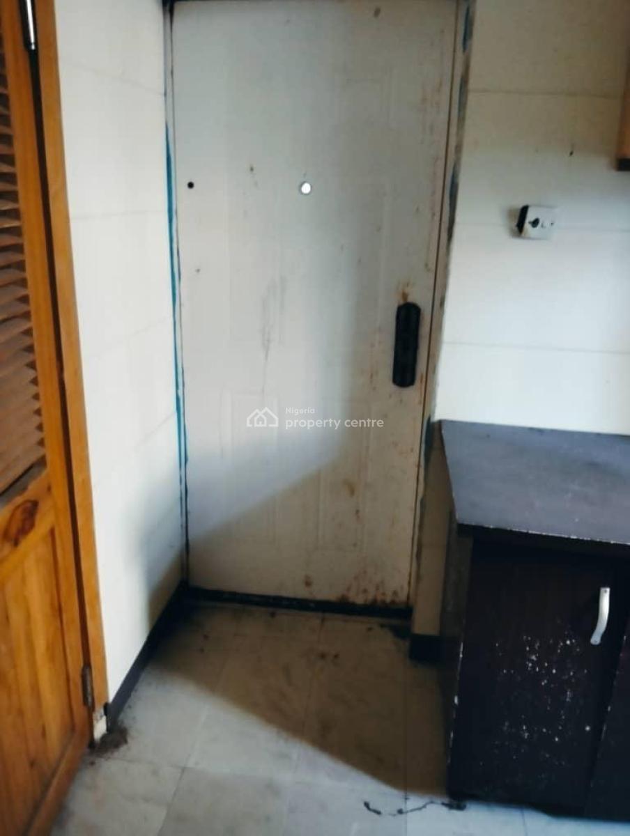 Distress Property 4bedroom Dupkex + a Room &parlor Bq on  640sqm Land, Lekki County Ikota ,lekki ,lagos ,nigeria, Ikota, Lekki, Lagos, Detached Duplex for Sale