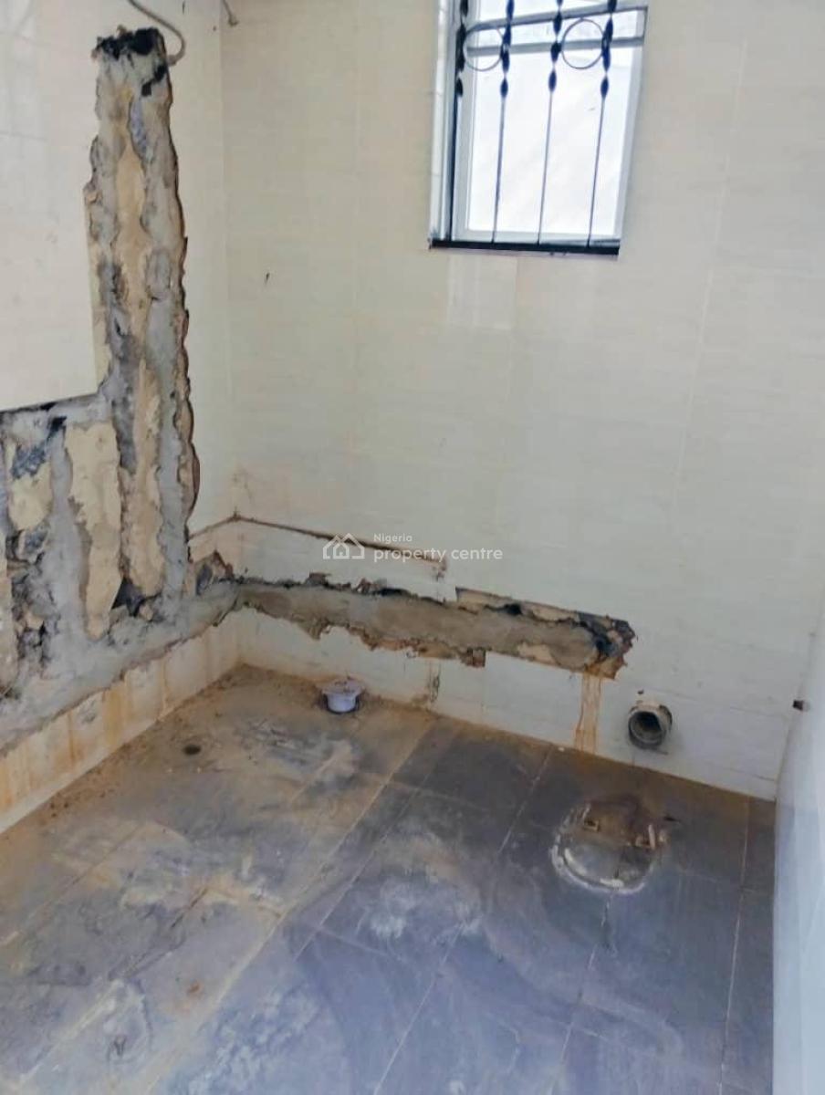 Distress Property 4bedroom Dupkex + a Room &parlor Bq on  640sqm Land, Lekki County Ikota ,lekki ,lagos ,nigeria, Ikota, Lekki, Lagos, Detached Duplex for Sale