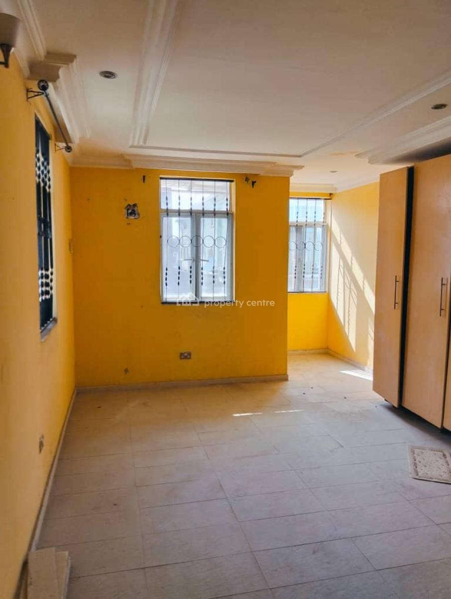 Distress Property 4bedroom Dupkex + a Room &parlor Bq on  640sqm Land, Lekki County Ikota ,lekki ,lagos ,nigeria, Ikota, Lekki, Lagos, Detached Duplex for Sale