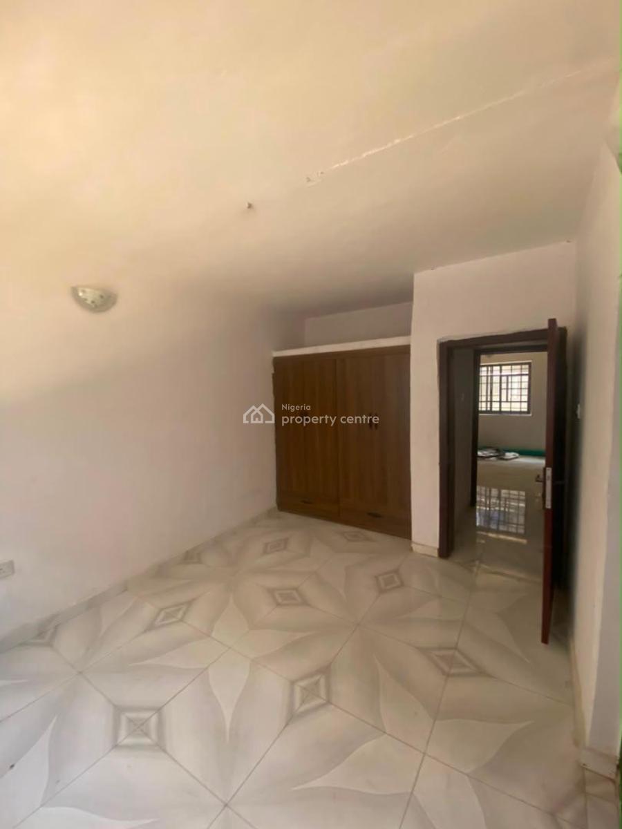 Serviced 3 Bedroom Flat Located Behind Maryland Mall, Sunmola Street,, Maryland, Lagos, Flat / Apartment for Rent