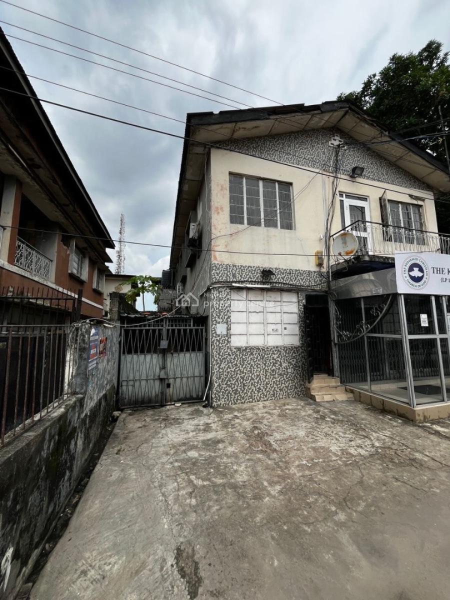 Spacious Block of 4 Flats, Itire, Lagos, Block of Flats for Sale