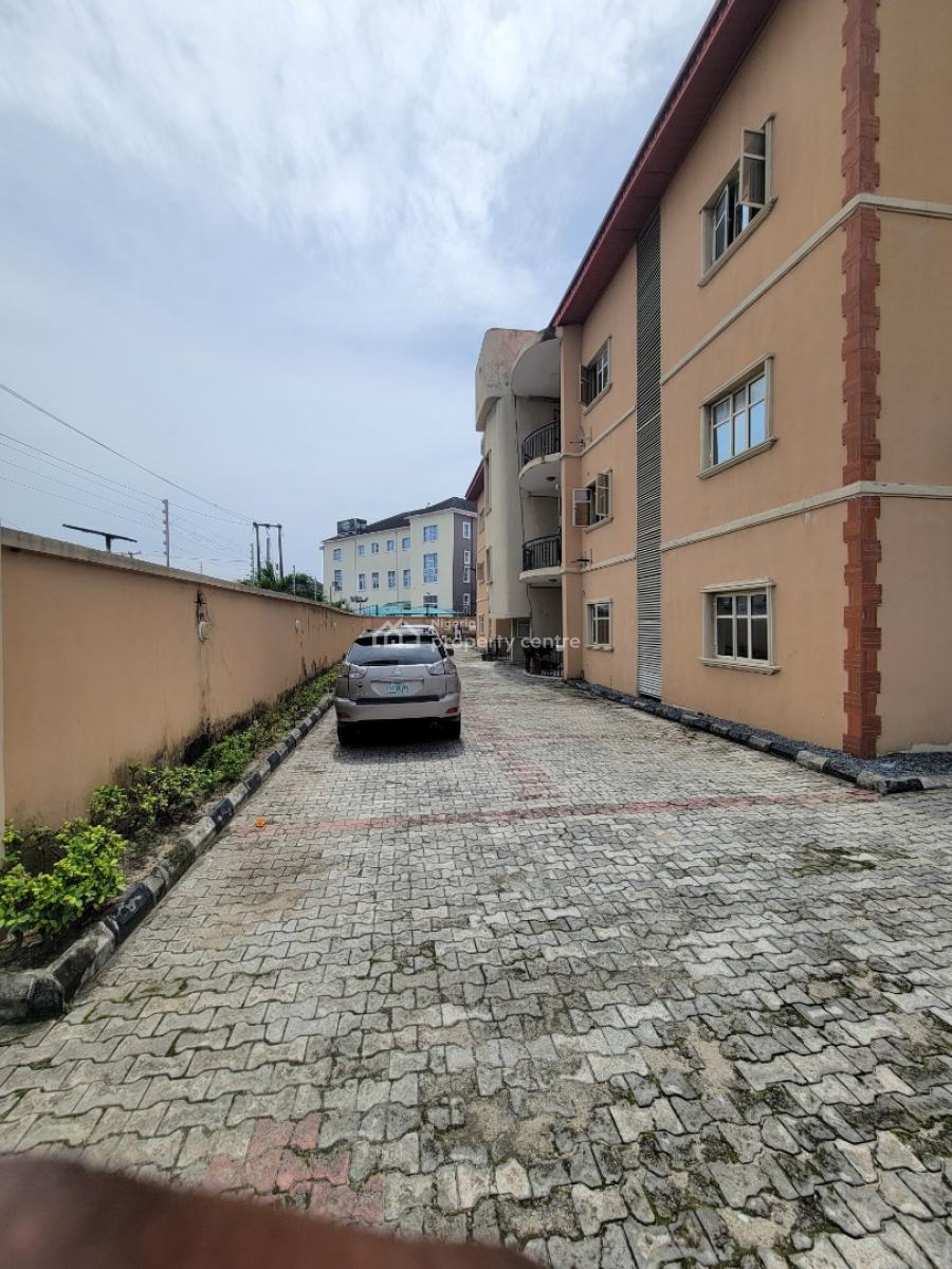 Standard and Spacious 3-bedroom Apartment, Agungi Lekki, Agungi, Lekki, Lagos, Flat / Apartment for Rent