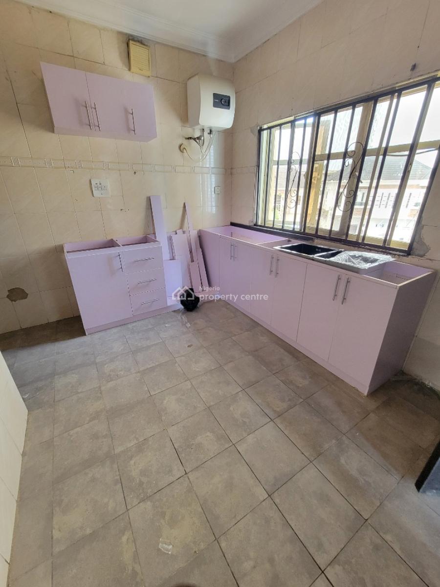 Standard and Spacious 3-bedroom Apartment, Agungi Lekki, Agungi, Lekki, Lagos, Flat / Apartment for Rent