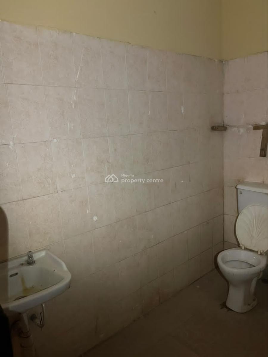 Spacious 2 Bedroom Apartment, Mafoluku, Oshodi, Lagos, Flat / Apartment for Rent