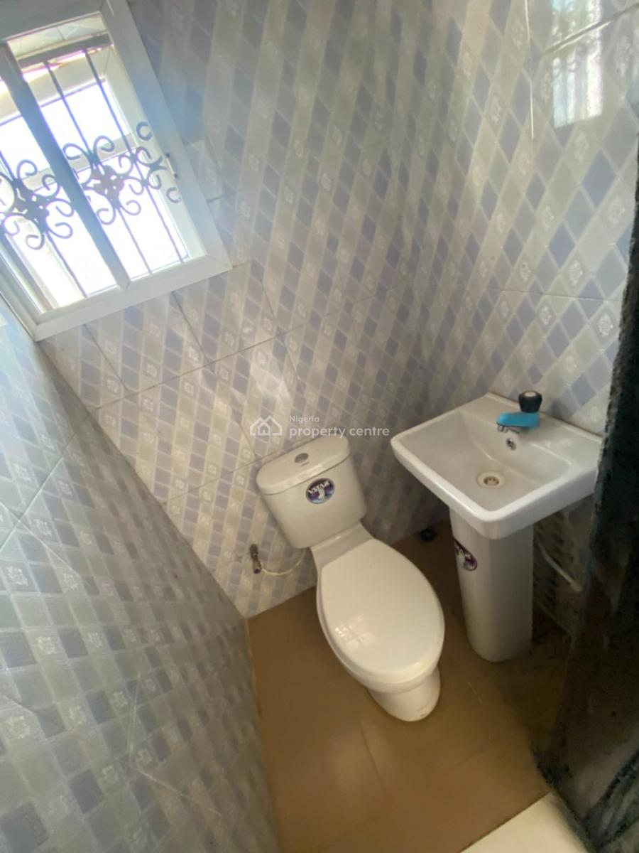 Lovely 2bedroom Apartment, Ire Akari Road 6 Block H, Idi Oya Off Tipper Garage Off Akala Express, Ibadan, Oyo, Flat / Apartment for Rent