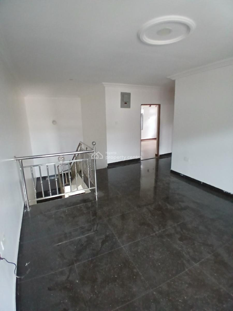 Self-serviced Come with Your Own Personal Generator 2 Bedroom En-suite, Lekki Phase 1, Lekki, Lagos, Flat / Apartment for Rent